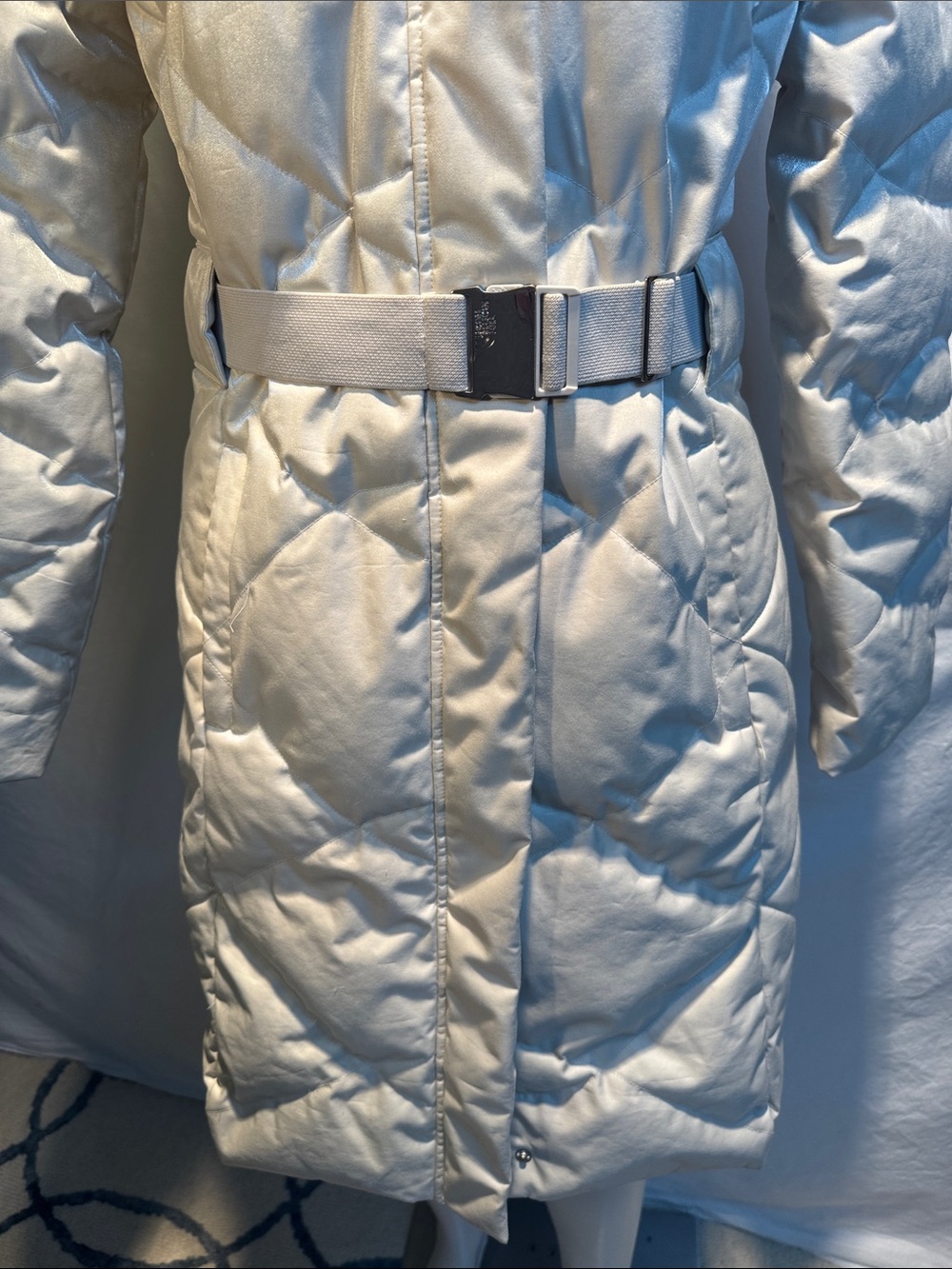 The North Face Women's Cream Quilted Belted Puffer Coat with Faux-Fur Hood - Picture 3 of 16